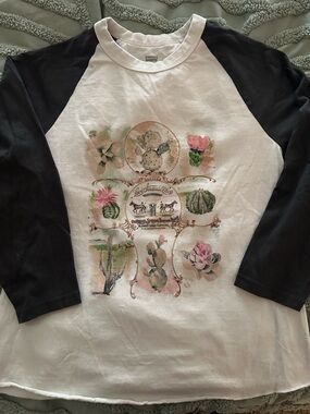 Levi's White Tee with Subtle Graphic Accent